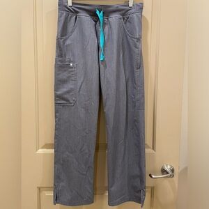 Figs women’s jade cargo scrub pants